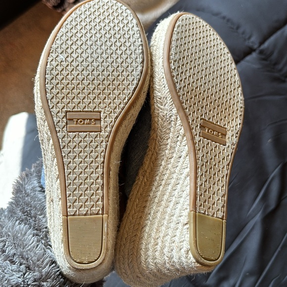 TOM’S WEDGE DENIM SANDALS -8 - Picture 6 of 6